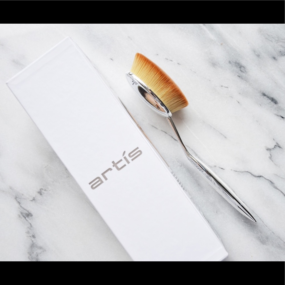 ARTIS elite mirror oval 8 brush - brand new!
